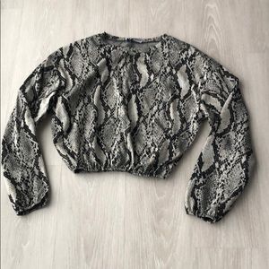 Zara- Cropped Python print L/S sz XS